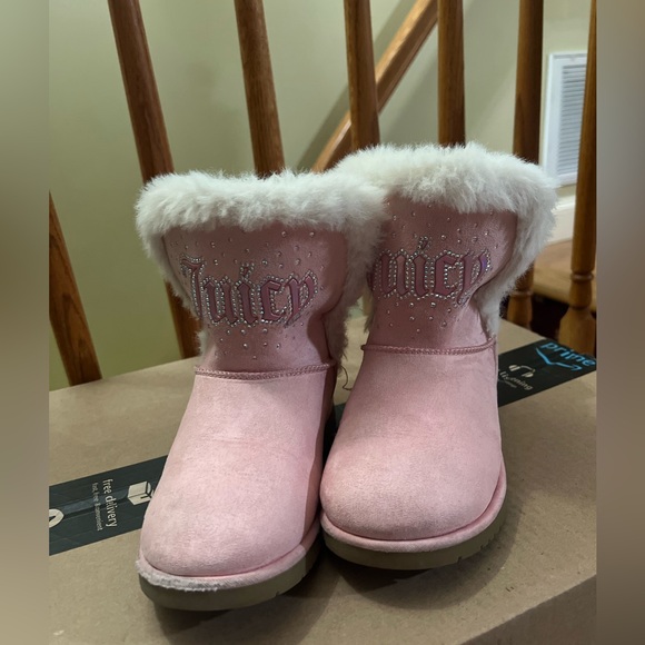 Juicy Couture Girls Cozy Faux Fur Rhinestone Boots - Picture 3 of 8